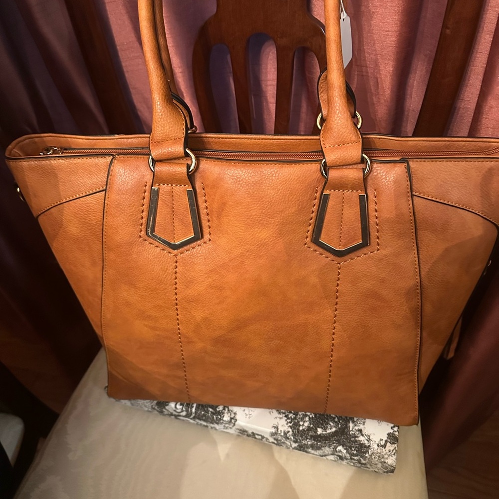 Elegant Tan Leather Tote Bag